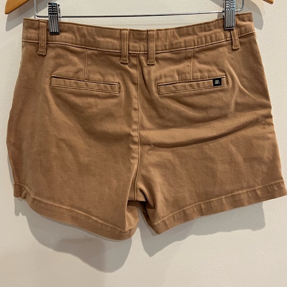 ⭐️ Banana Republic Women's Beige Shorts - Picture 8 of 10